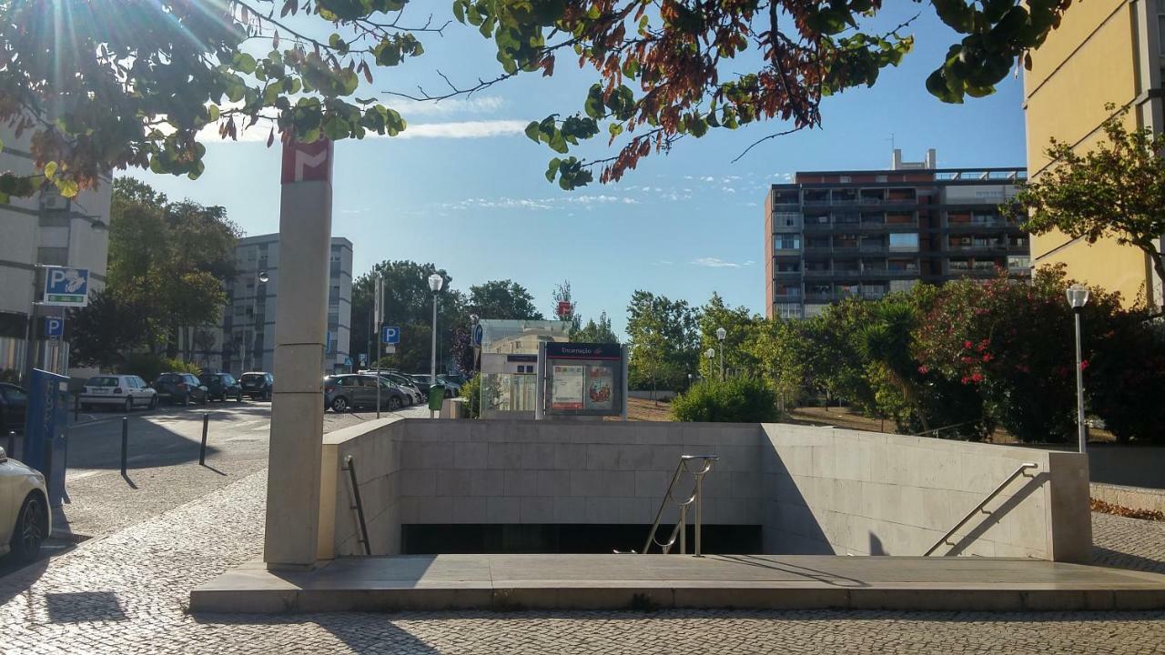 Encarnacao Metro 1/2 Appartamento Lisbona Esterno foto